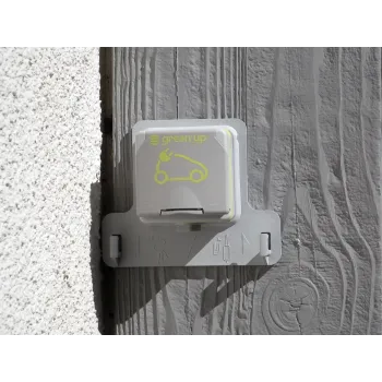 Legrand Green'up Access | Подсилен контакт | Повърхностен монтаж, 16A, IP66, IK08 Legrand Green'up Access | Подсилен контакт | Повърхностен монтаж, 16A, IP66, IK08