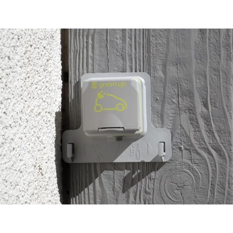 Legrand Green'up Access | Подсилен контакт | Повърхностен монтаж, 16A, IP66, IK08 Legrand Green'up Access | Подсилен контакт | Повърхностен монтаж, 16A, IP66, IK08